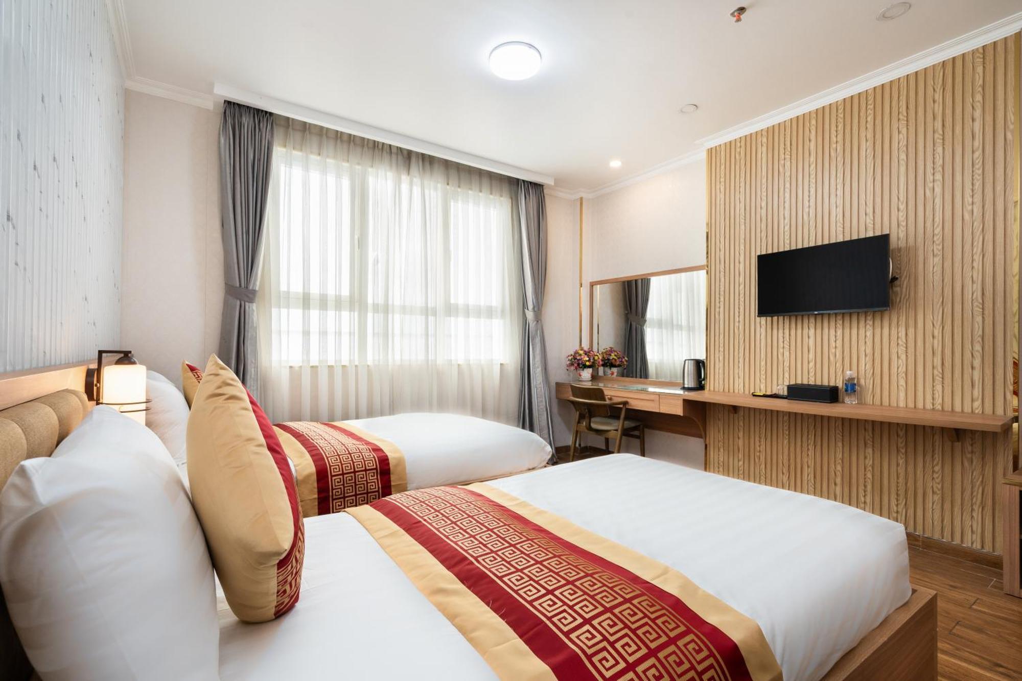Khách sạn Luna Saigon - Bui Vien Walking Street 3*