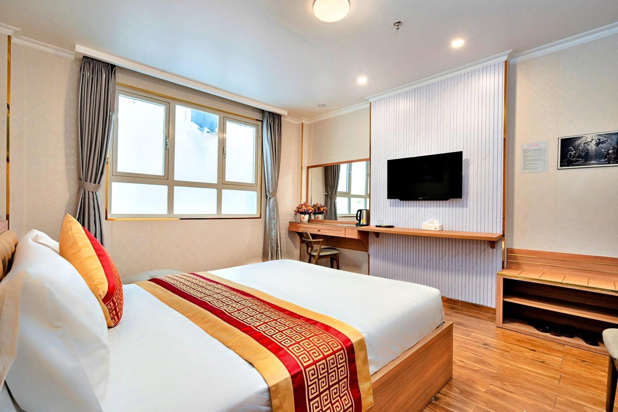Khách sạn Luna Saigon - Bui Vien Walking Street 3*