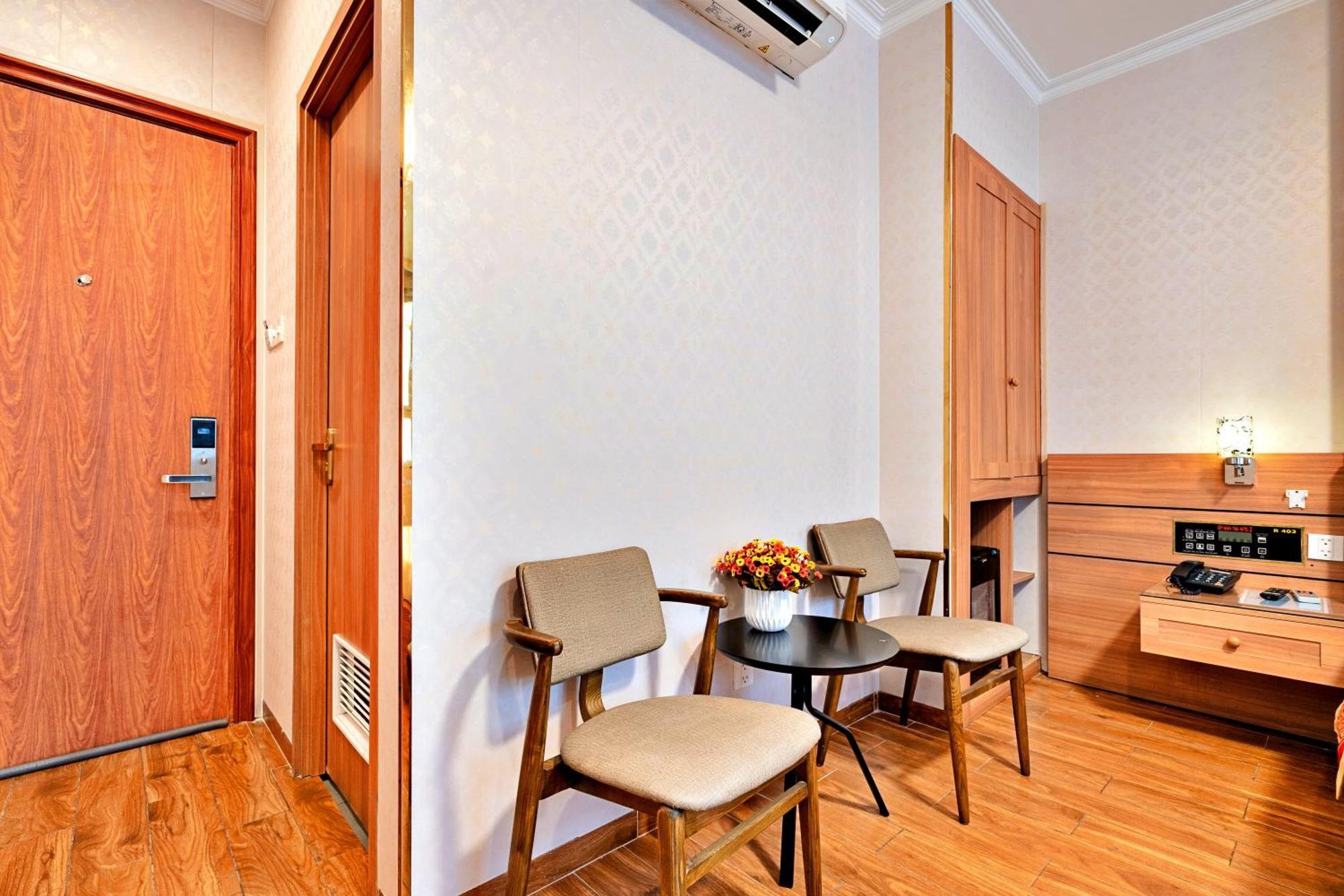 Luna Saigon - Bui Vien Walking Street Khách sạn 3*
