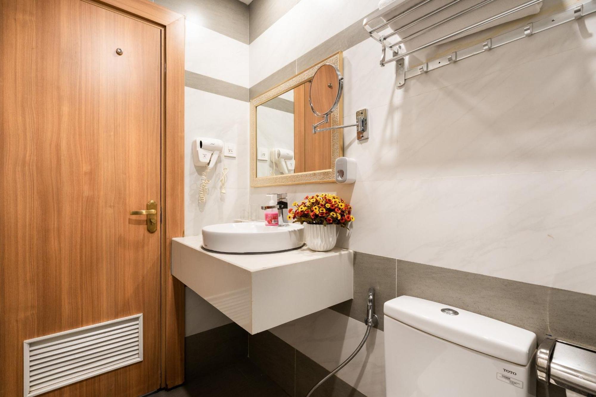 Luna Saigon - Bui Vien Walking Street 3* TP. Hồ Chí Minh